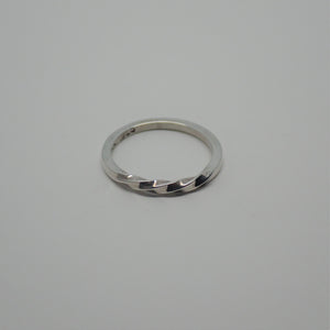 Simple Top Twist Ring (size 4.875)